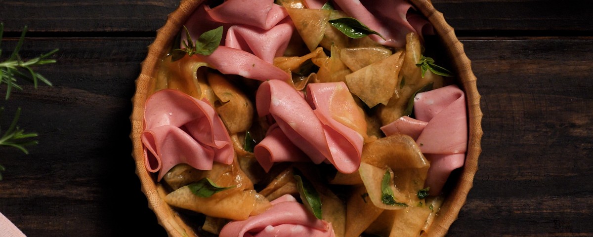Mortadela Defumada na Salada com Melão Cantaloupe