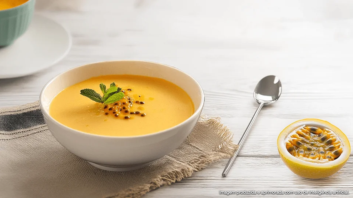 Mousse de maracujá com a fruta