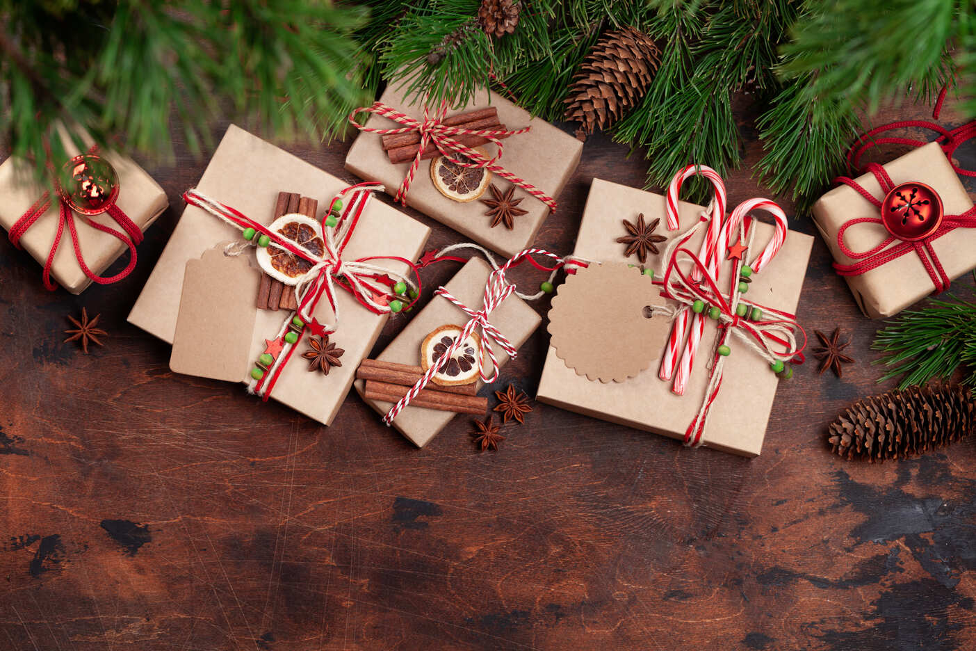 Caixas de presente de Natal com decoração artesanal