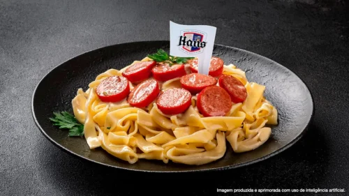 Macarrão cremoso com salsicha de alho