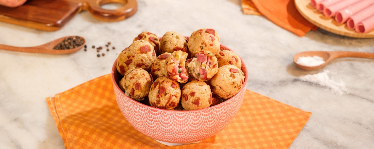 Bolinho de batata com mortadela