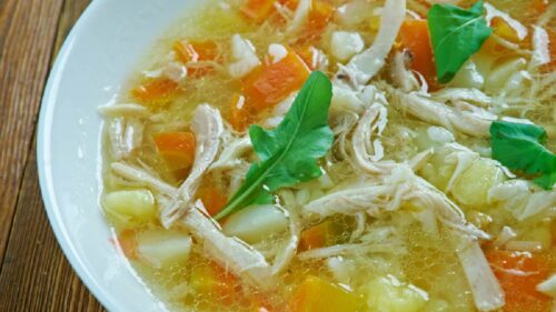 Canja de Galinha com Arroz e Legumes