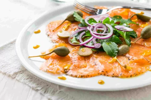 Como fazer carpaccio de salmão? Confira o passo a passo