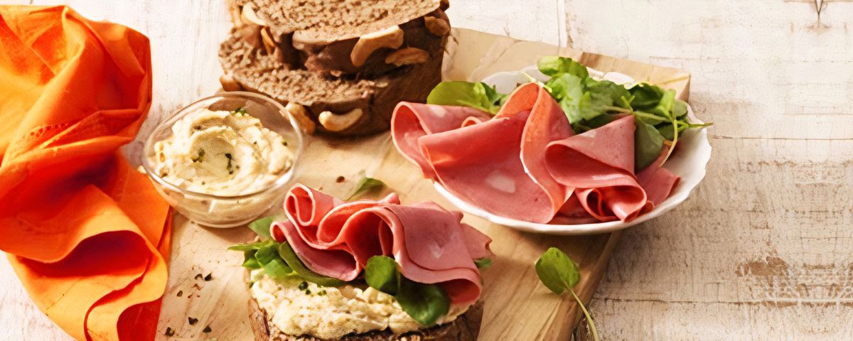 Presunto de Parma com Molho de Mel e Mostarda, Grissini e Pimenta Biquinho