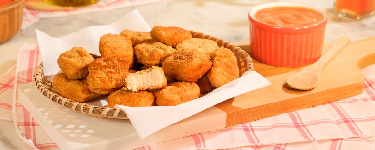 Empanado de frango com molho agridoce