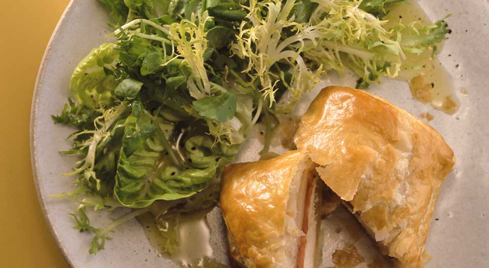 Filé de Peito com Patê de Presunto e Massa Folhada