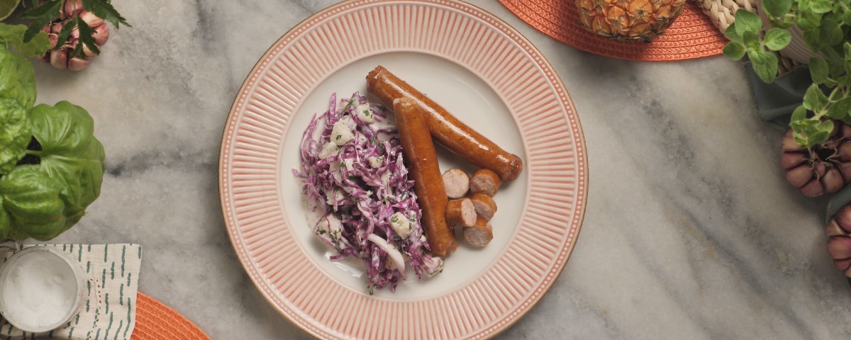 Linguica-Assada-no-Forno-e-Salada-de-Repolho-com-Abacaxi