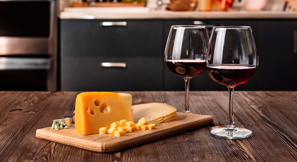Como harmonizar queijos e vinhos: guia para iniciantes