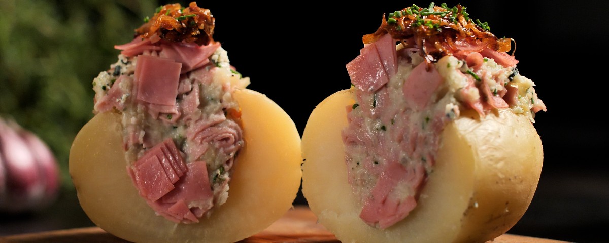 MORTADELA-DEFUMADA-NA-BATATA-ASSADA