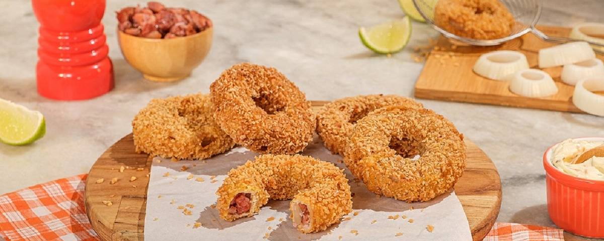 Onion rings recheada com linguiça