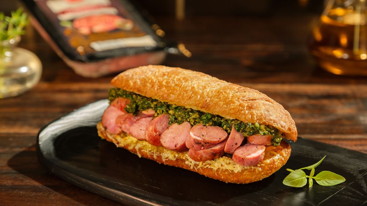 Pão com Linguiça Apimentada