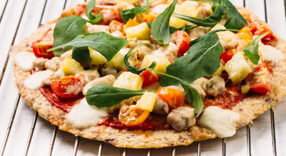 Pizza de frango com massa de couve-flor