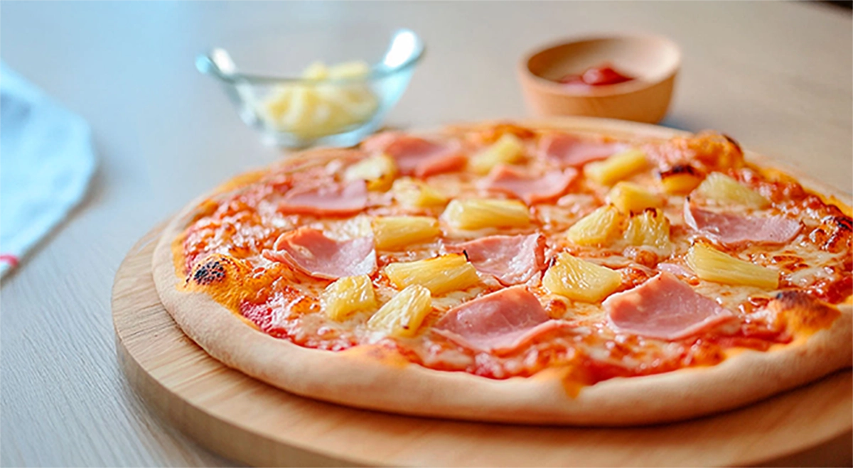 Pizza de presunto com abacaxi