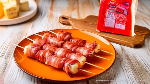 Espetos de bacon e queijo