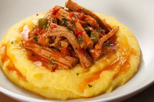Carne desfiada: veja como fazer e 6 receitas para aproveitar