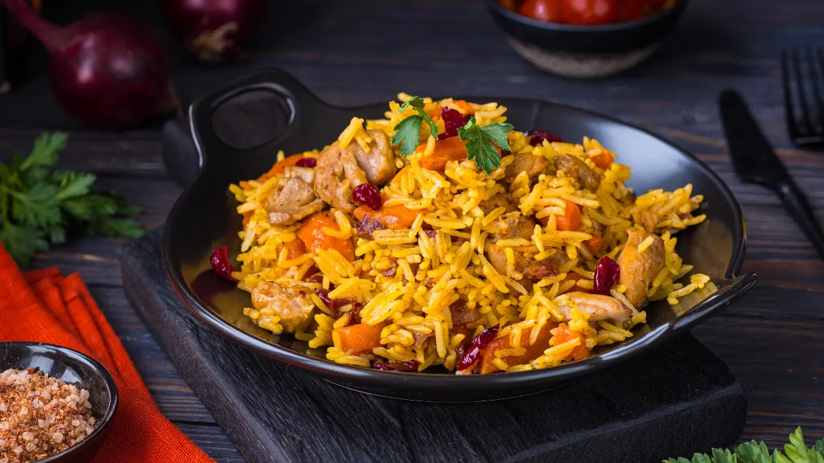 Arroz com frango em uma panela só
