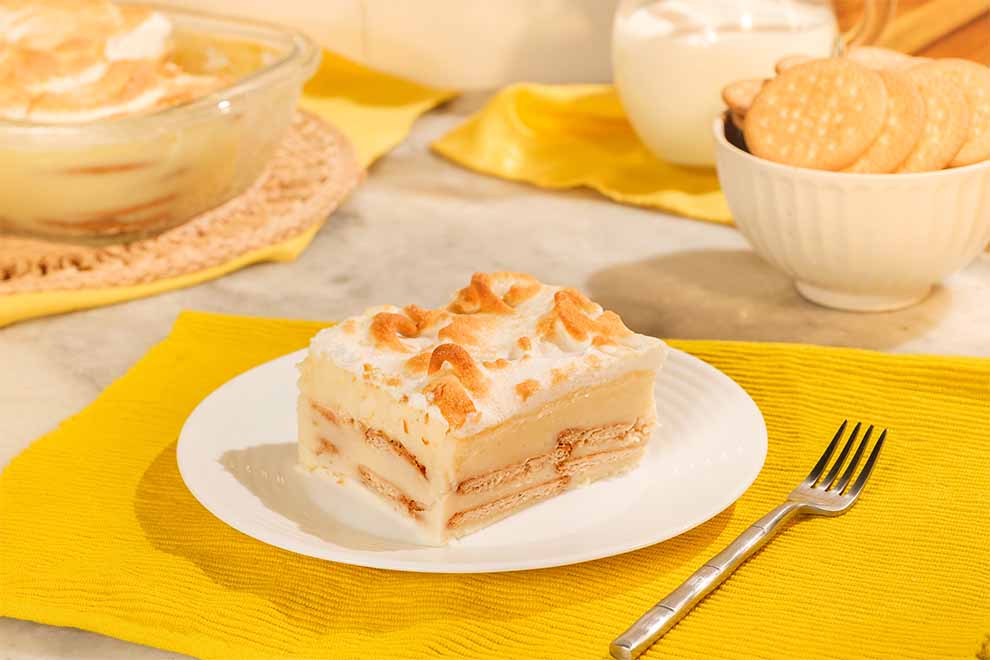Pavê montado com biscoitos e creme de baunilha