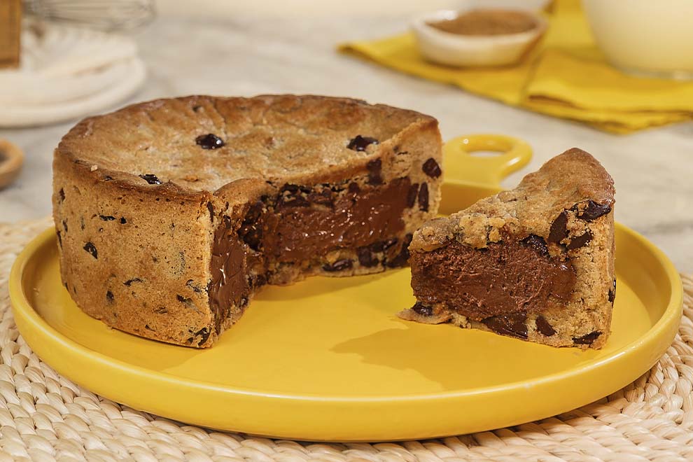 Bolo de cookie recheado com chocolate cremoso