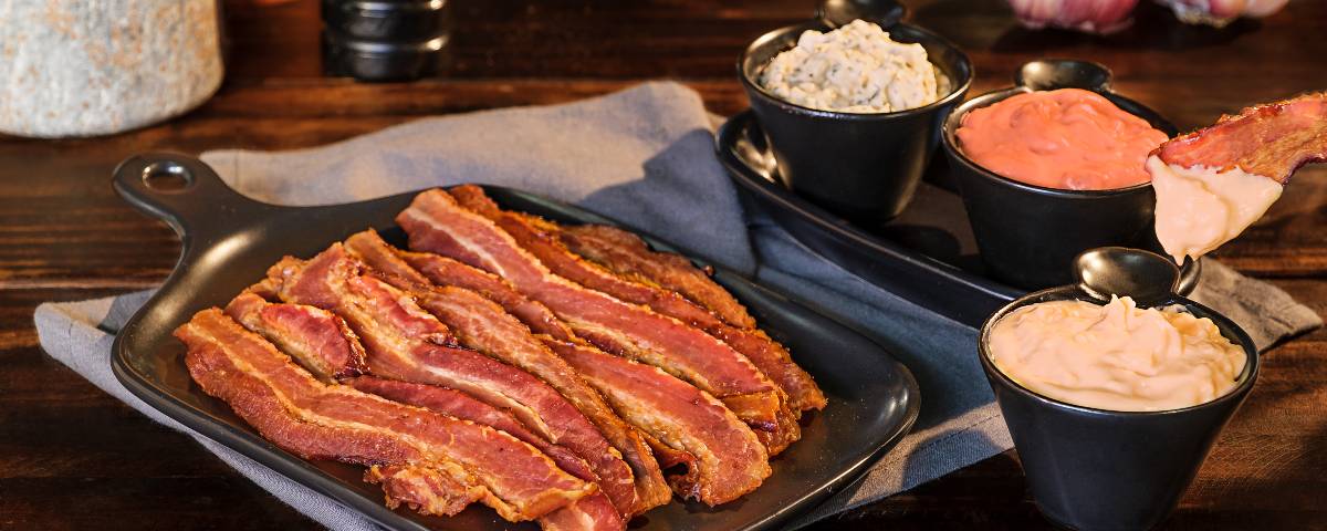 Bacon crocante com 3 molhos