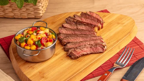 Bife Chorizo com Vinagrete de Abacaxi e Manga