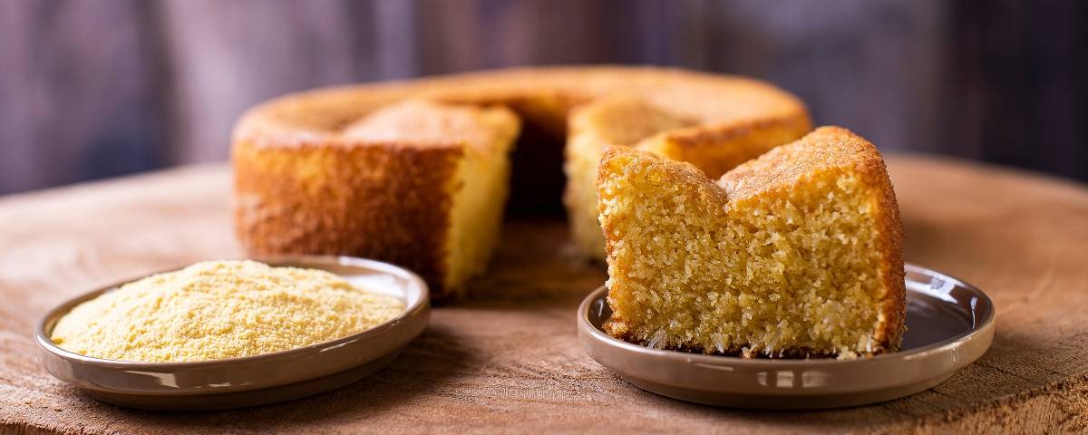 Bolo de fubá com erva doce