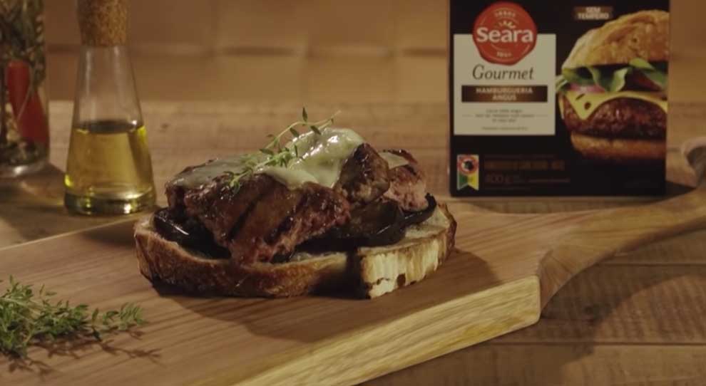 bruschetta-de-hamburguer-angus-com-berinjela-ao-mel