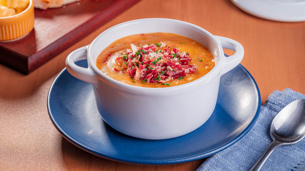 caldo-de-mandioca-com-carne-desfiada-portal-minha-receita