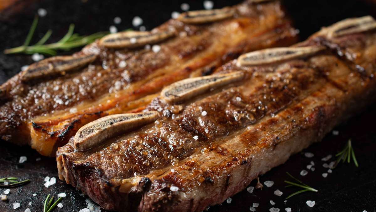Como deixar a costela desmanchando na churrasqueira?
