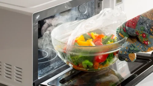 Como cozinhar legumes no micro-ondas? Anote essa dica e economize tempo nos preparos 