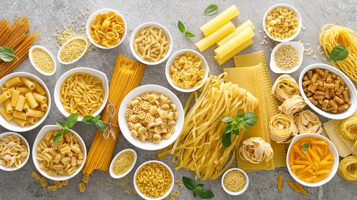 Como deixar seu macarrão com gosto de restaurante (sem gastar mais por isso)