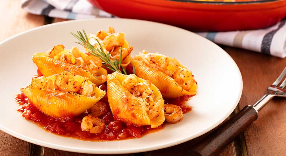 Conchiglione de Recheado de Camarão ao Molho Picante