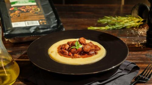 Polenta Cremosa com Coração de Frango e Ervas