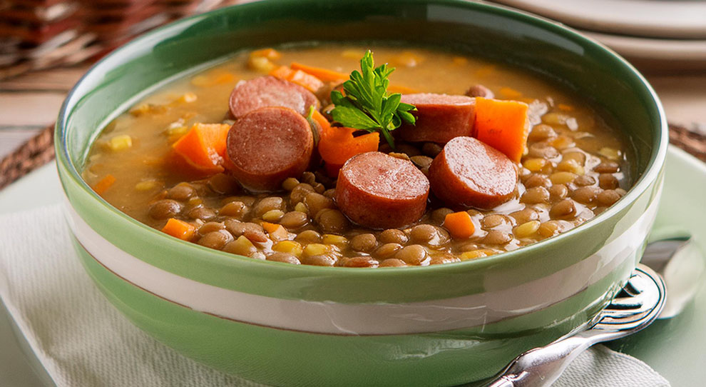 Sopa de Lentilha com Salsicha Vegetal e Cenoura