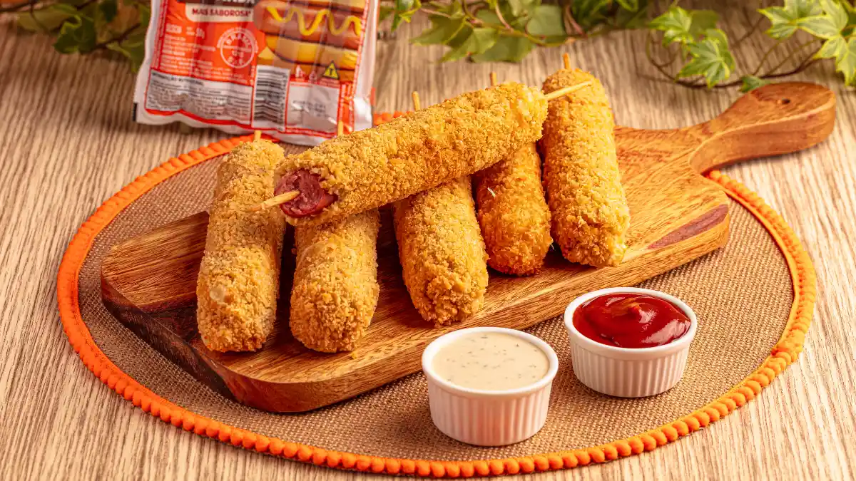 espetinho-de-salsicha-com-queijo-portal-minha-receita