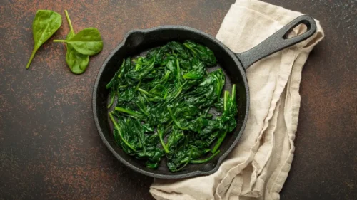 Conheça os benefícios do espinafre e como consumir o vegetal