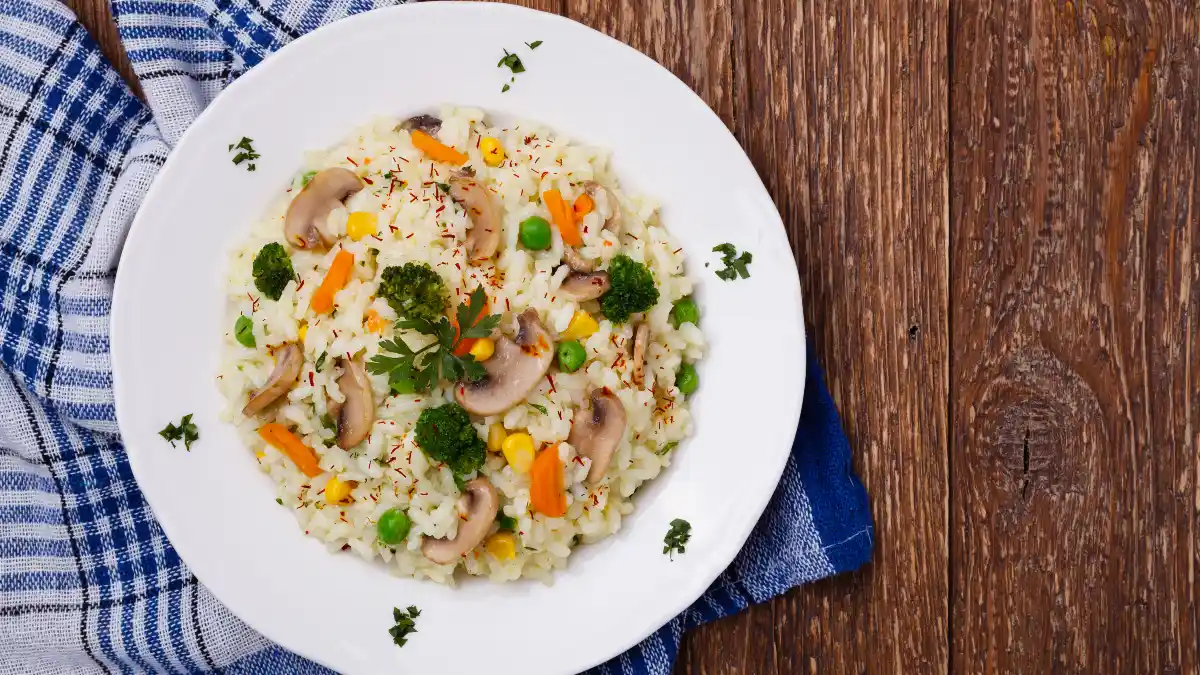 Essa dica simples muda tudo no seu risoto de legumes