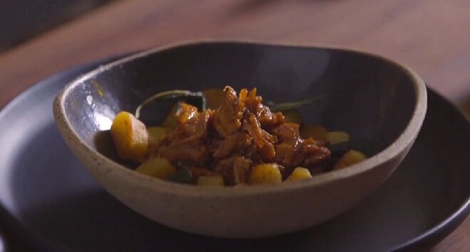 Prato gourmet de carne com purê de batata