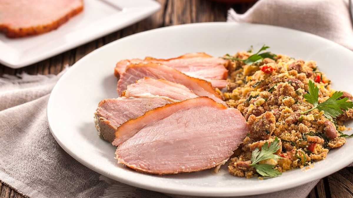 Receita de feijão tropeiro: aprenda a fazer a melhor e mais fácil