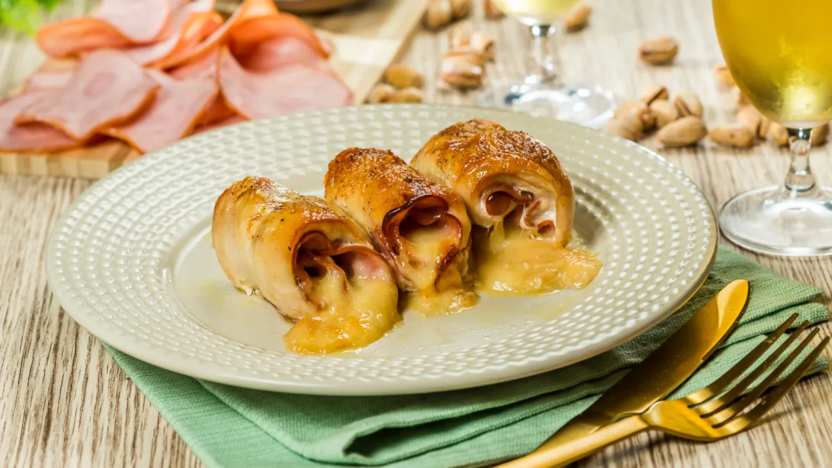 Filé de Frango Recheado com Lombo Canadense e Queijo