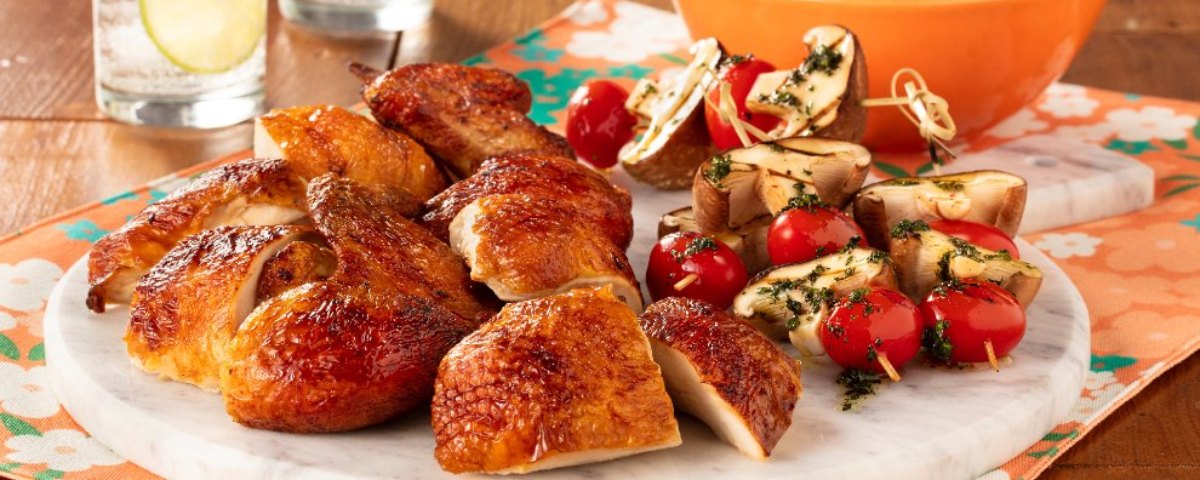 Frango de Padaria com Polenta e Pesto de Rúcula