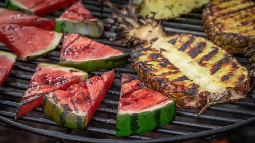 Qual fruta se gosta de usar no churrasco brasileiro? Dicas para incrementar o cardápio