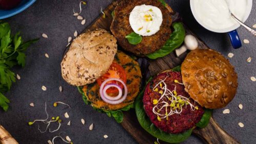 Hambúrguer gourmet de cogumelo: melhores molhos para acompanhar