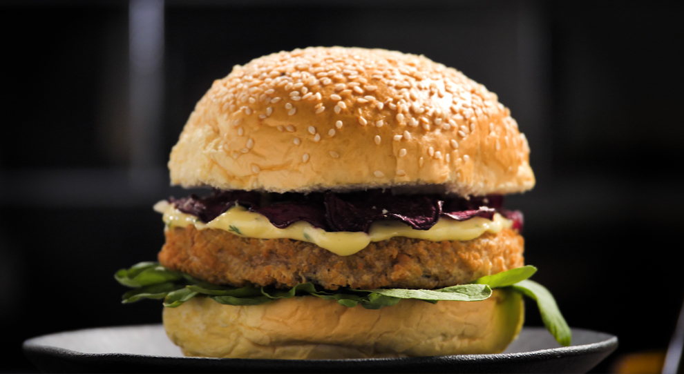 hamburguer-gourmet-mix-cogumelos-maionese-desk