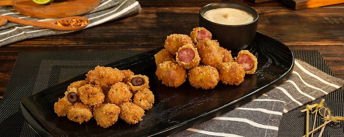 Linguiça e coração de frango empanados