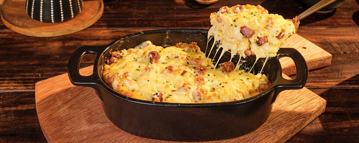 Macarrão de forno com bacon e queijo