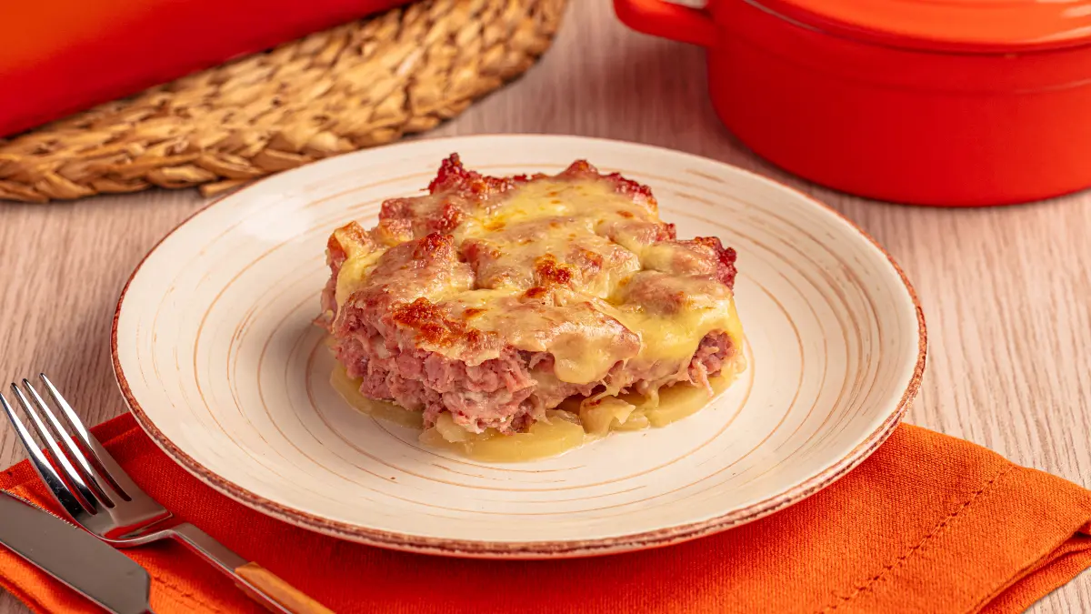 manta-de-linguica-na-travessa-com-batata-portal-minha-receita