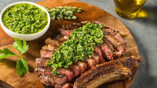 Molhos para churrasco: 3 receitas fáceis para acompanhar a carne
