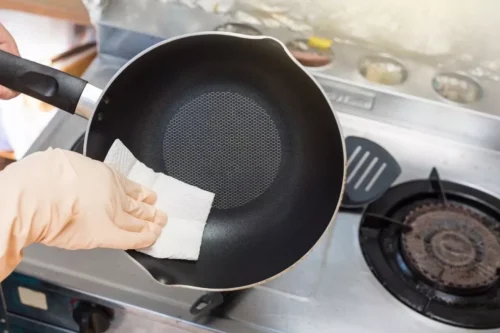 O doce queimou? Veja como tirar queimado da panela
