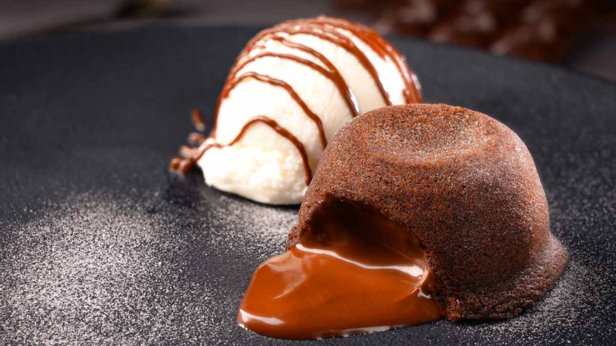 Petit gateau de doce de leite na airfryer é a sobremesa fácil perfeita para o Dia dos Namorados