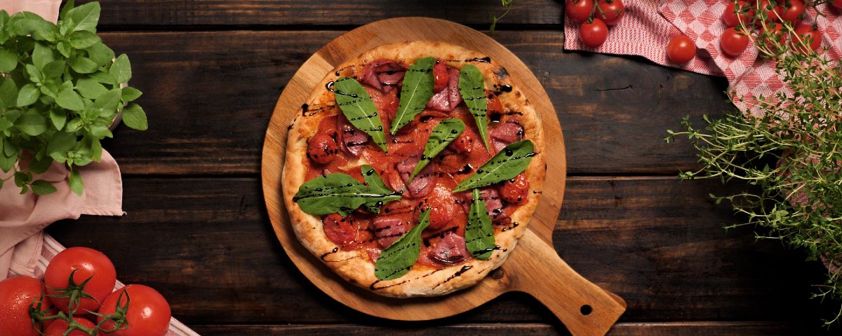 Pizza de Pepperoni com Salame Hamburguês